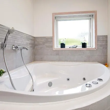 8 Person Holiday In Bl Vand بيت للعطل