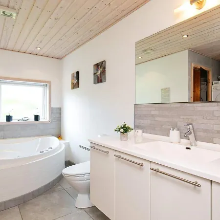 8 Person Holiday In Bl Vand بيت للعطل